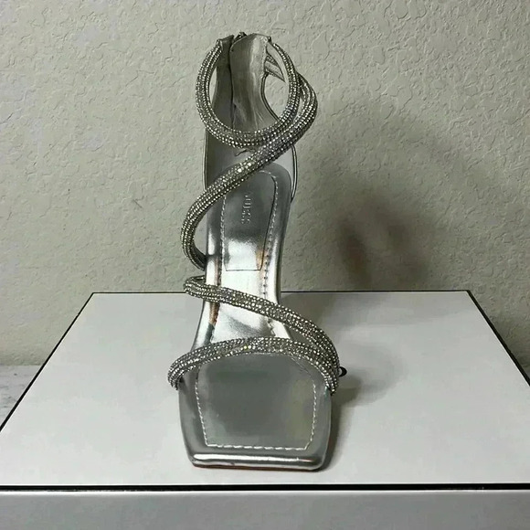 Guess Womens Lalali Embellished
Square Toe Strappy Sandals 9.5M - Picture 3 of 14